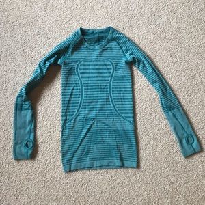 Teal Lululemon athletic top size 2!!!